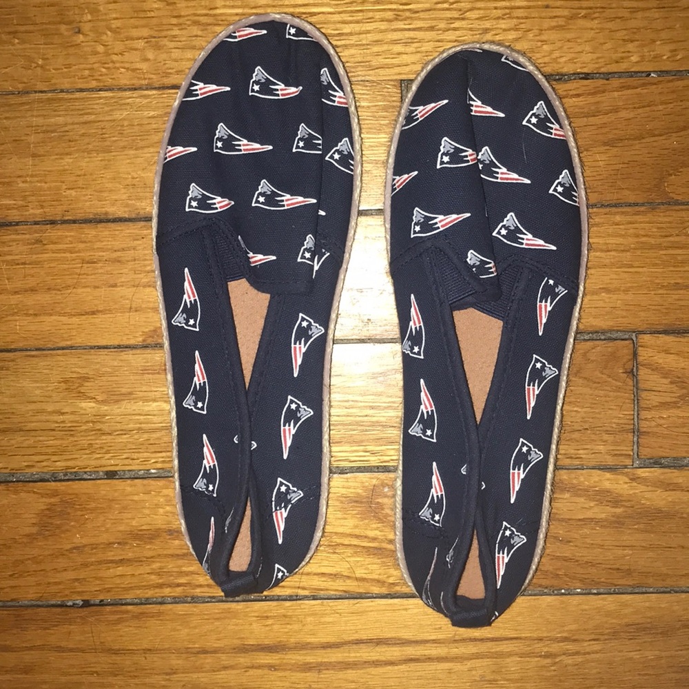 Slip on shoes with patriots logo